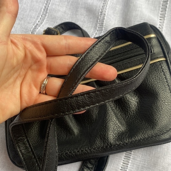 Relic small black crossbody bag with multiple pockets. - Picture 12 of 17